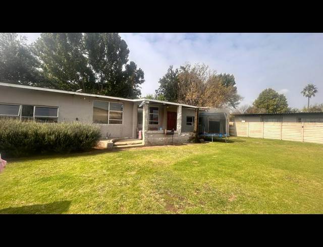 5 BEDROOM HOUSE FOR SALE IN MEYERVILLE